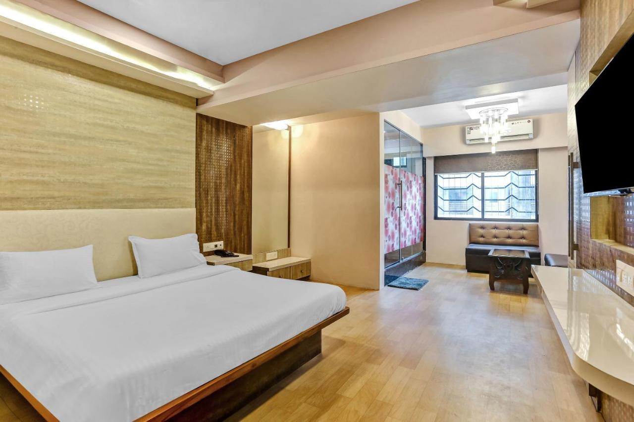 Oyo Flagship 83396 Hotel Vinyasa Residency מומביי מראה חיצוני תמונה