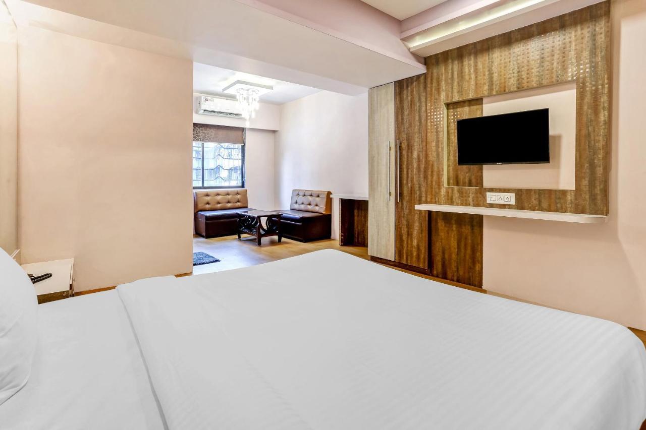 Oyo Flagship 83396 Hotel Vinyasa Residency מומביי מראה חיצוני תמונה