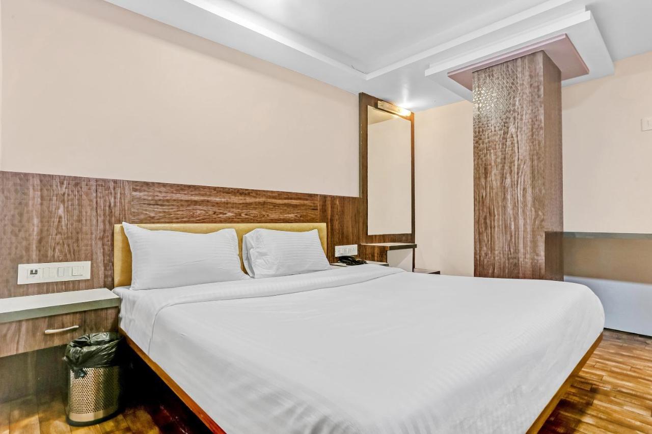 Oyo Flagship 83396 Hotel Vinyasa Residency מומביי מראה חיצוני תמונה